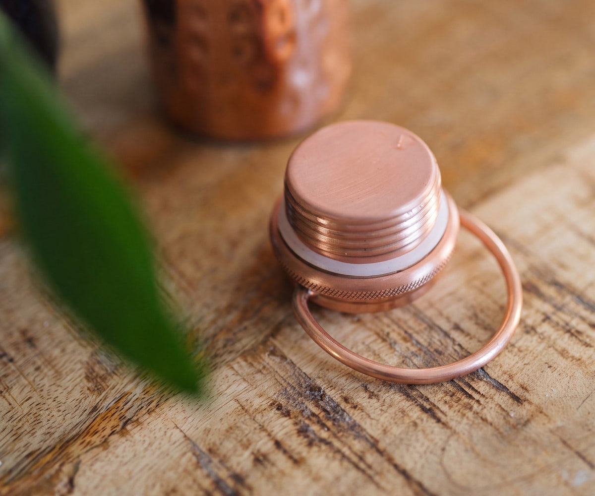 Maintaining a copper bottle: cleaning, polishing and storage