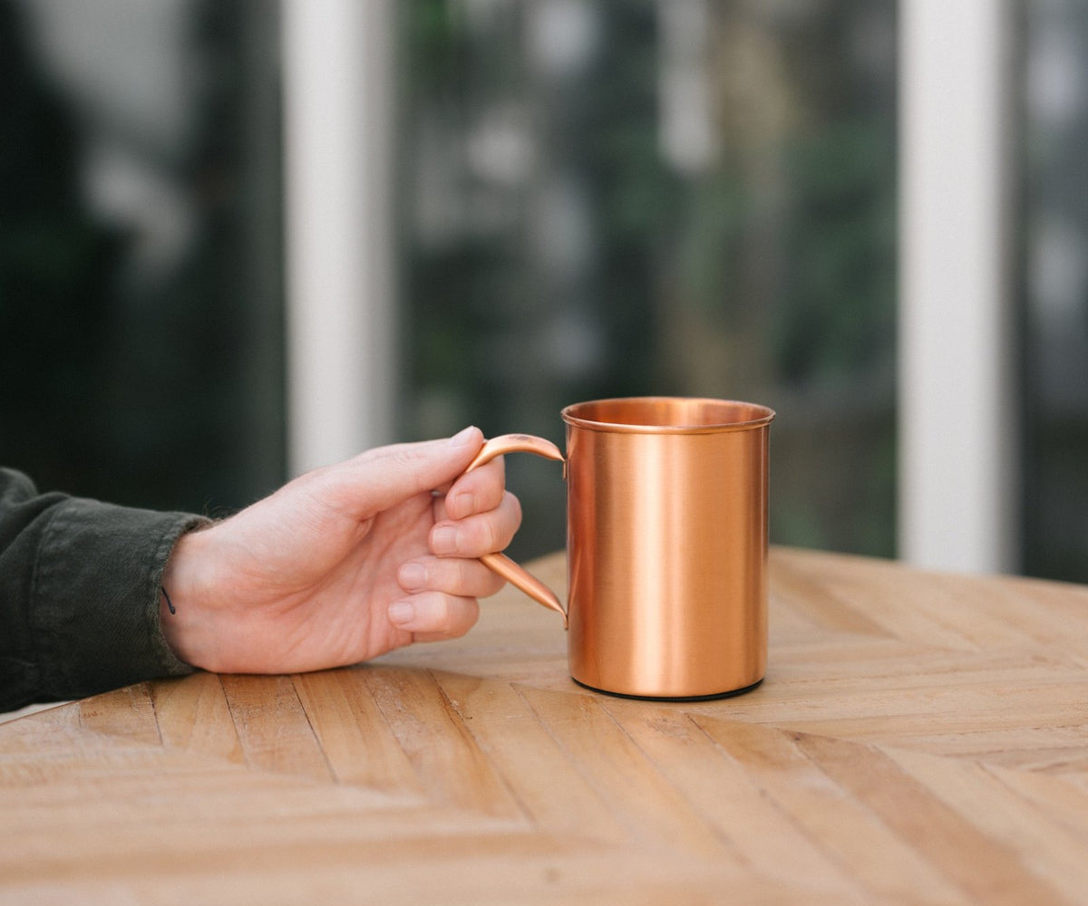 Coffee and tea from a copper mug: what to watch out for