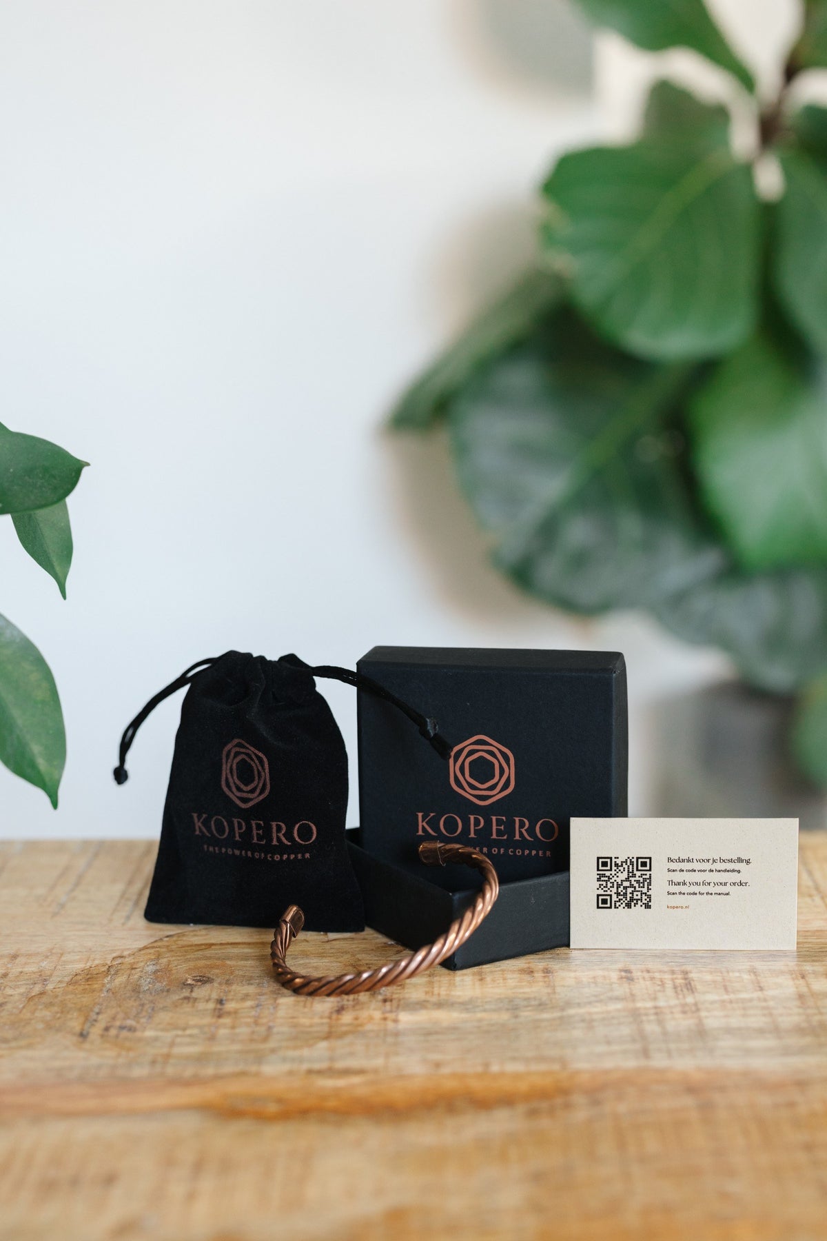 Kopero Copper Bracelet Twisted, with the black box, the velvet pouch and the thank-you card