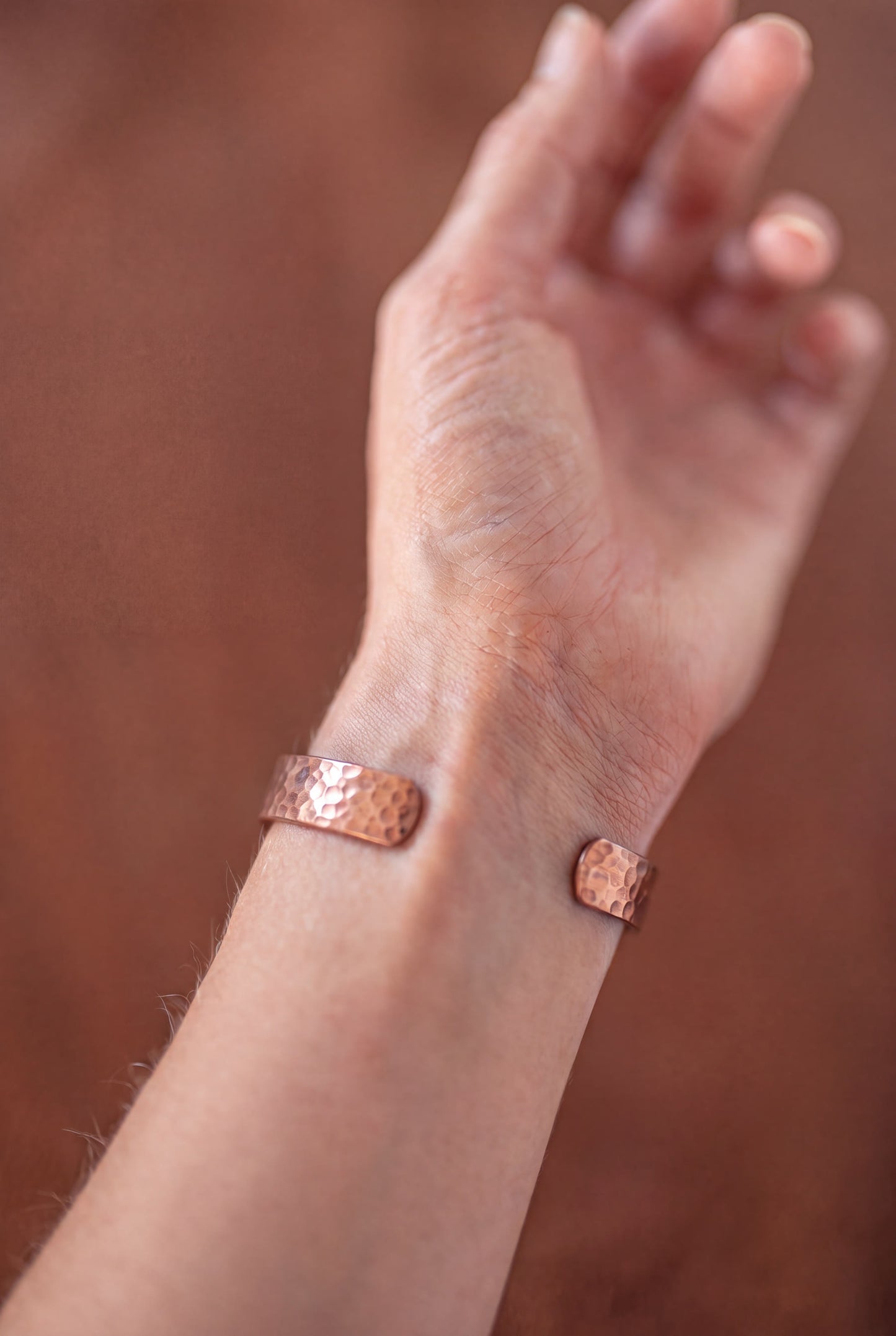 Kopero Copper Bracelet Hammered, detail photo of the open ends of the cuff