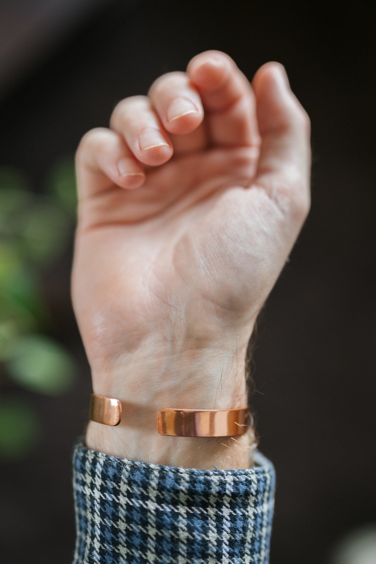 Kopero Copper Bracelet Smooth, on the wrist, with the hand open and the ends of the bracelet visible