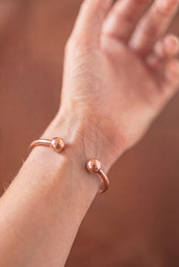 Kopero Copper Bracelet Round, detail photo of the open ends with the small balls