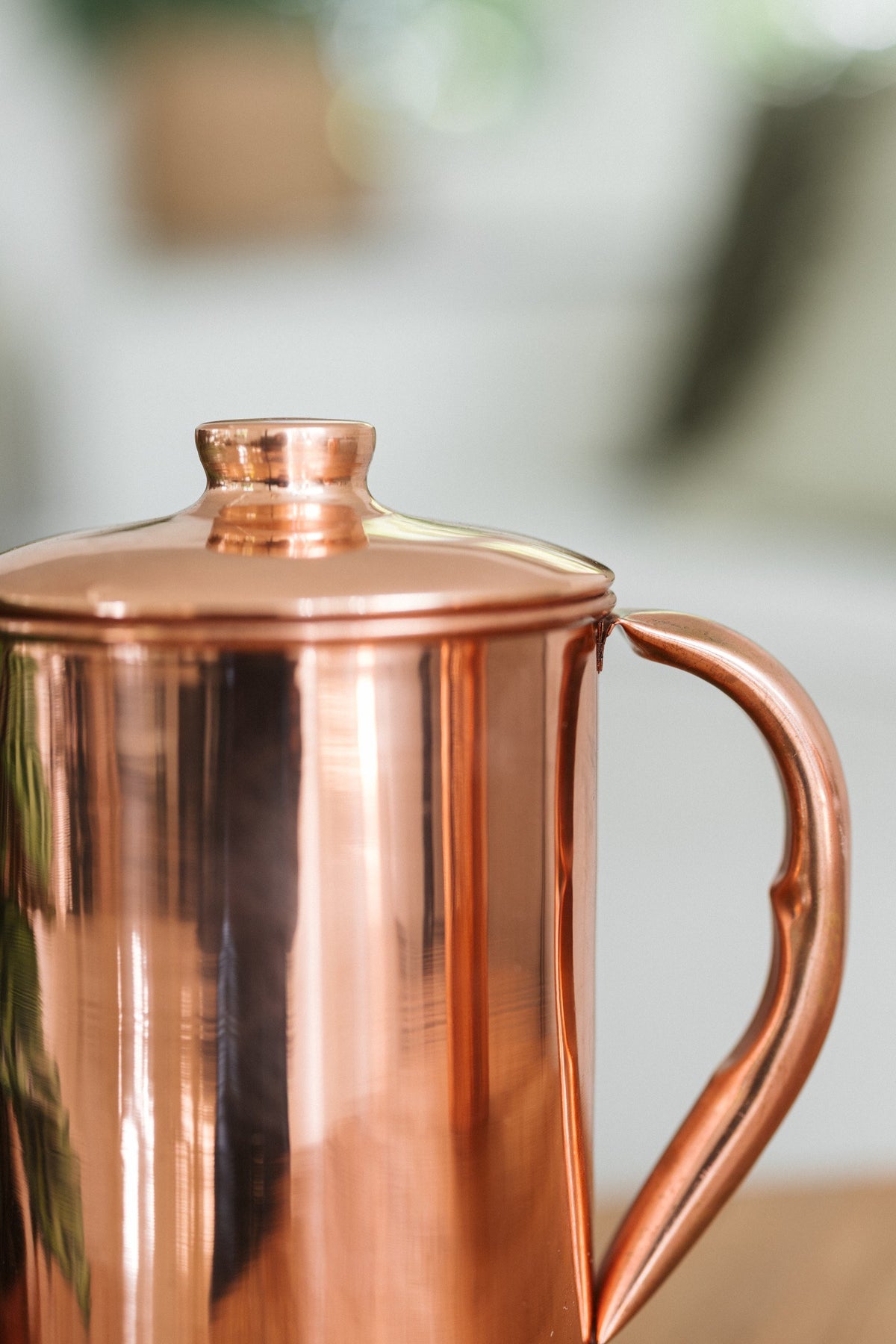 Kopero Copper Jug Smooth, close-up of the lid and the handle