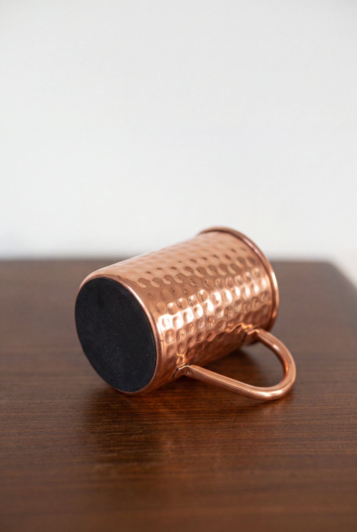 Kopero Copper Mug Hammered lying down, with the felt base visible