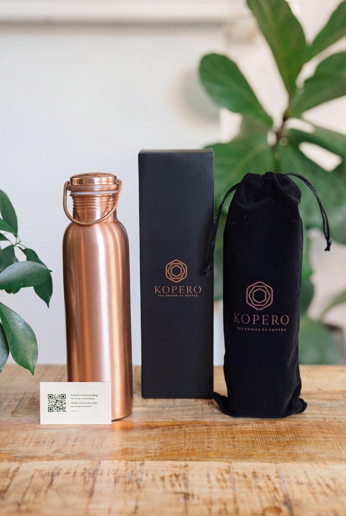Kopero Copper Water Bottle Smooth, with the black branded box, the velvet pouch and the thank-you card